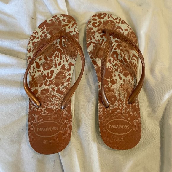 Havaianas Shoes - Havaianas Pink Sandals (Size 6)